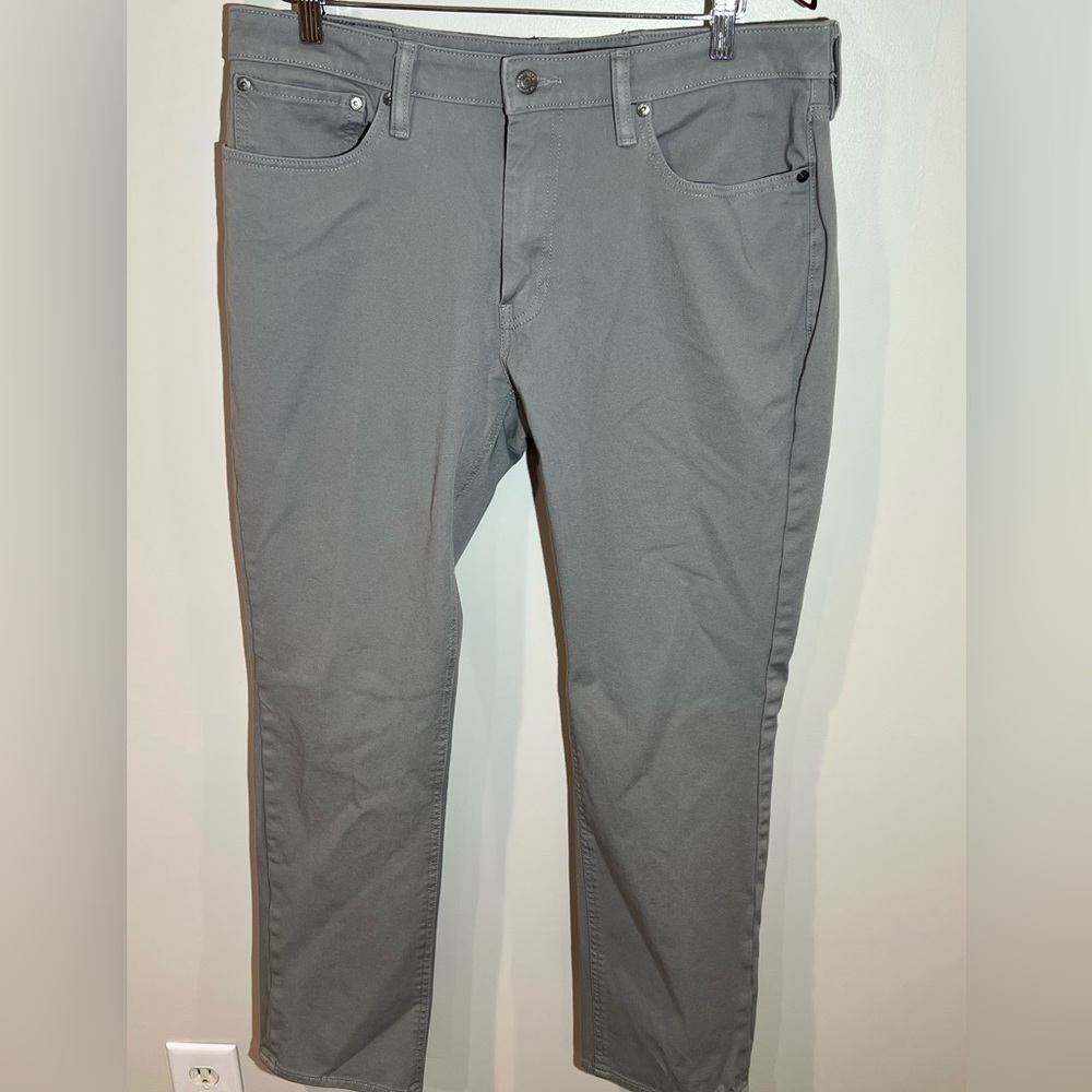 Men’s EUC Levi’s 36W 32L Gray Denim Structured Cotton Jeans Pants